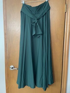 Flowing Emerald Green Tie-Waist Maxi Skirt